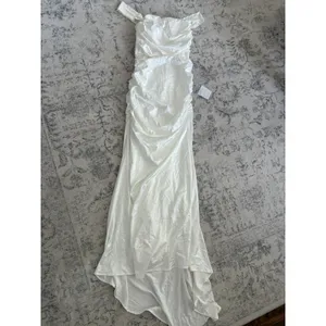 Lulus Torri White Satin Off-the-Shoulder Maxi Dress Size small Bridal classic thumbnail 5
