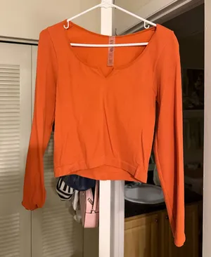 Orange long sleeve crop top Size L thumbnail 1