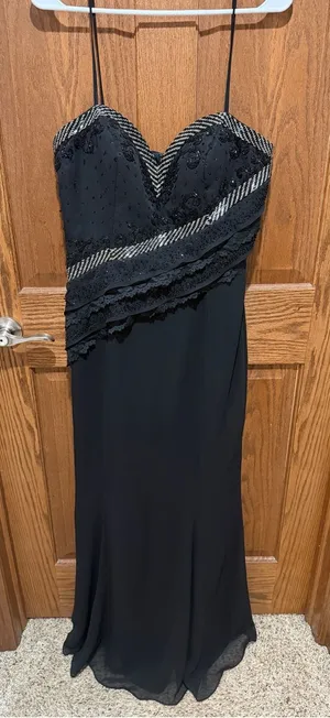 Elegant Black Beaded Spaghetti-Strap Evening Dress thumbnail 1