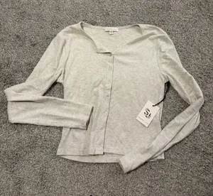 Sincerely Jules Women’s Long sleeve Button Up Top Size Medium Grey Cream NEW thumbnail 1