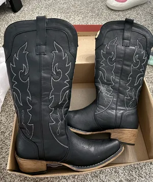 Cow girl boots thumbnail 1