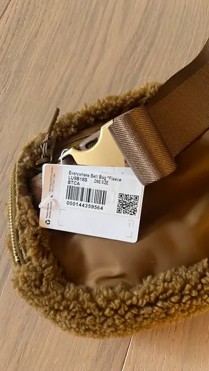 Lululemon Everywhere Belt Bag Fleece thumbnail 3