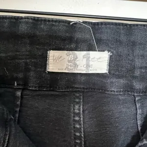 FREE PEOPLE- We The Free Jayde Flare Jeans Onyx Denim Boho Festival thumbnail 7