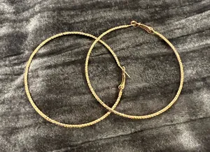 Elegant Gold Hoop Earrings thumbnail 1
