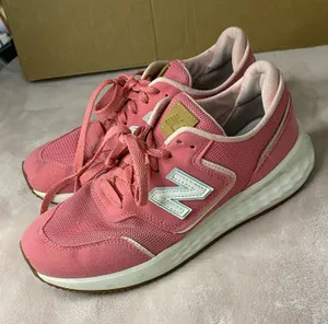 New Balance Fresh Foam Sneakersk Womens size 8 thumbnail 1