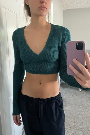 Sweater thumbnail 1
