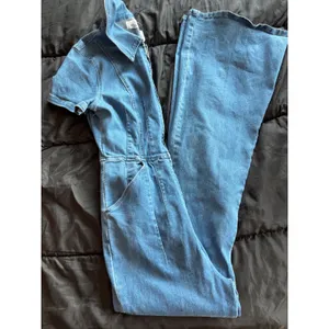 WILDGAT Denim Jumpsuit Medium Wash Short Sleeve Flare Leg Zip Front Blue Small thumbnail 5