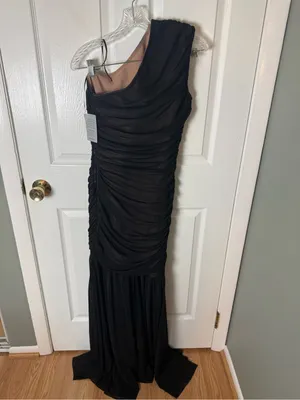 Elliatt Vienna Ruched One-Shoulder Gown M thumbnail 5