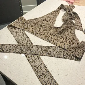 SHEIN Tie Halter Crop Top thumbnail 4
