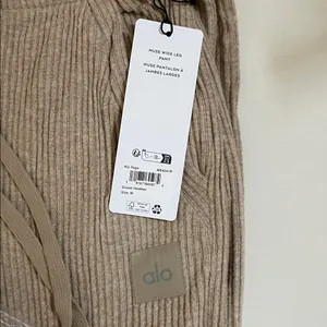 Alo NWT Muse Wide Leg Pants Gravel Heather Size M thumbnail 11