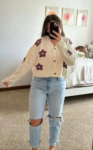 Boutique Cropped Sweater Size M thumbnail 3