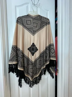 Geometric Patterned Shawl With Tassels  thumbnail 6