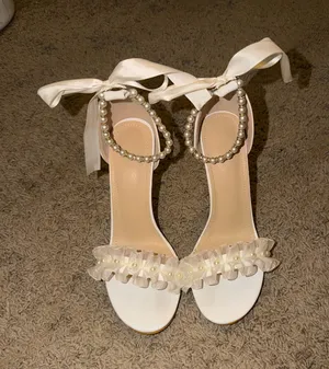 SheIn White pearl heels thumbnail 1