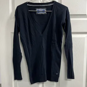 American Eagle Black Long Sleeve V Neck Top - Size Medium - GUC thumbnail 1