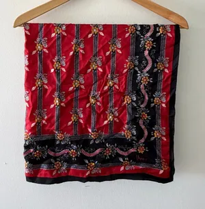 American Vintage VERA NEUMANN Vintage 60s 70s 100% Silk Red Black Floral Signed Square Scarf thumbnail 1