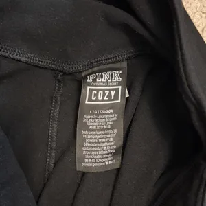 PINK Victoria's Secret Large Black Leggings thumbnail 2