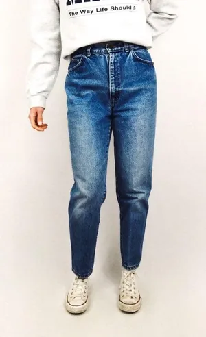Vintage Chic High-Waisted Denim | Size 29 thumbnail 1