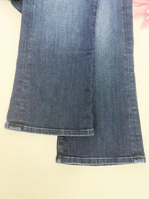 Mother Denim The Outsider Crop Flare Jeans: Two Strangers Ride On The Subway thumbnail 11