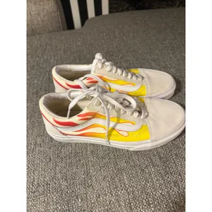 Vans Old Skool Flame Custom Shoes Unisex Cream Yellow Red Fire Size 6.5‎ EUC thumbnail 3