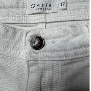 Oasis by Eunina White Distressed Jeans Size 11 Mid Rise Straight thumbnail 6