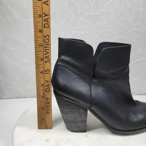 Vince‎ Camuto Helyn Ankle Boots Womens 8.5 Black Soft Leather Pull On Block Heel thumbnail 15