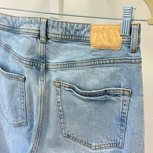 Zara High Rise Straight Leg Jeans Light Wash Split Raw‎ Hem Button Fly Size 6 thumbnail 5