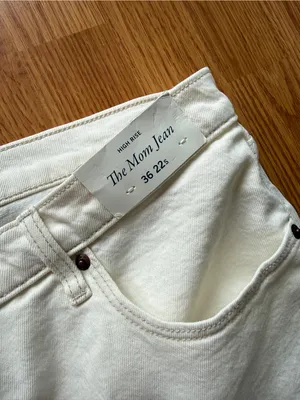 Abercrombie & Fitch The Mom High Rise Jeans thumbnail 4