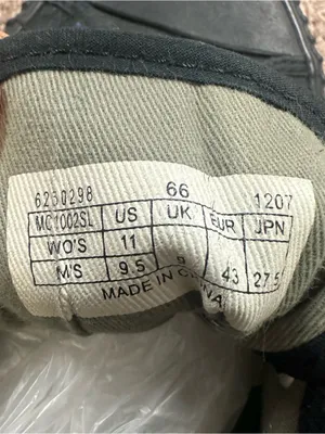Unisex Black Canvas Low-Top Sneakers - Classic Casual Style SZ: W11-M9.5 thumbnail 7