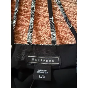 NWT Lot 2 Women’s Tops L Express Reversible Scallop Tank + Metaphor Floral thumbnail 5