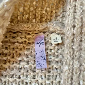 Alya Floral Chunky Knit Sweater Cardigan Embroidered Flowers in Cream Size S thumbnail 4