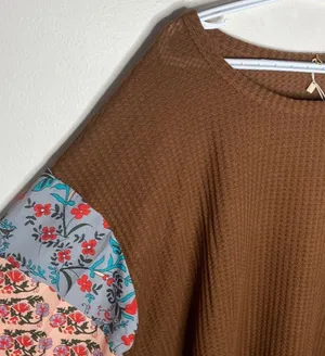 Tracies relaxed cut waffle knit thermal with contrast floral boho sleeves size L thumbnail 5