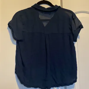 A&F navy blue short sleeve button down , hi/low hem thumbnail 3