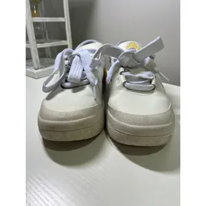 Adidas‎ Courtic Women 7.5 Sneakers White Grey Yellow Low Top HP9460 Shoes thumbnail 2