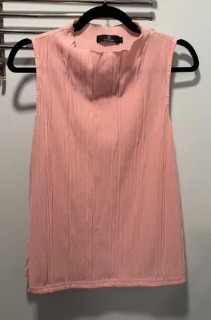 Lillusory Mock Neck‎ Sleeveless Pleated Top Pink Large Minimalist Work Office thumbnail 1