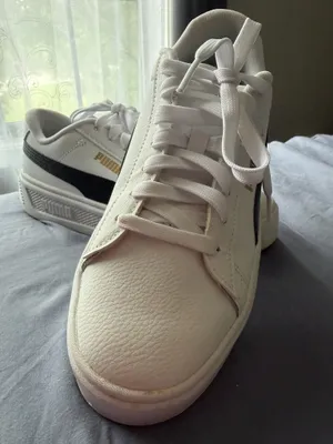 Puma Sneakers Women’s White Black 7.5 thumbnail 2