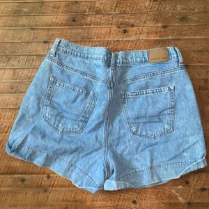 American Eagle acid wash Y2K size 8 denim mom shorts thumbnail 2