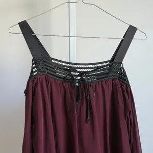 Guess by Marciano sz XS Burgundy Y2k fairy cottage 100%‎ Silk Top thumbnail 2