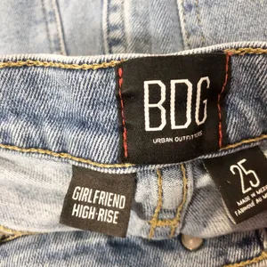 BDG Girlfriend High Rise Jeans Light Wash 25 thumbnail 6