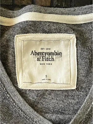 Vintage Y2K Abercrombie & Fitch Pearl Embellished Gray Sweatshirt size small thumbnail 7