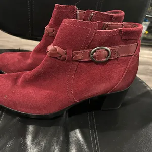 Clarks Women's Burgundy Suede Ankle Boots thumbnail 2