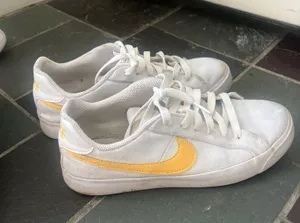 Super Cute Nike Shoes Women’s Size 8 thumbnail 1
