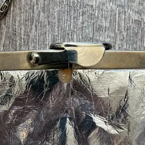 Vintage 50s Silver Metallic Foil Clutch Handbag Kiss Lock Chain Strap Purse Bag thumbnail 11