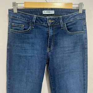 Hi-Low Straight Leg Frayed Hem Denim Pants in Medium Wash thumbnail 2