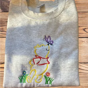 Gildan Winnie the Pooh grey sweatshirt, size small. NWOT thumbnail 1