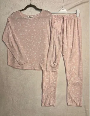 Caution To The Wind Pink Star Print‎ Pajama Set Medium Long Sleeve Top Joggers thumbnail 1