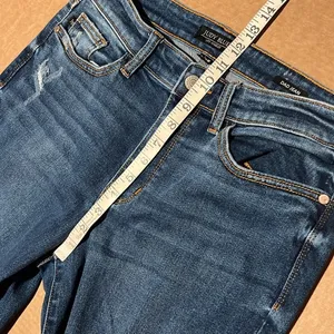 Judy Blue Mid-Rise Straight Leg Distressed Dad Jean, size 28 thumbnail 5