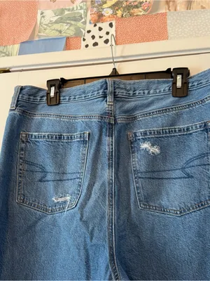American Eagle Outfitters Medium Wash Distressed High Rise Mom Jeans Size 14 thumbnail 3