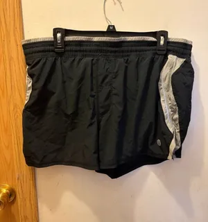 (L) men’s Lululemon shorts  thumbnail 1