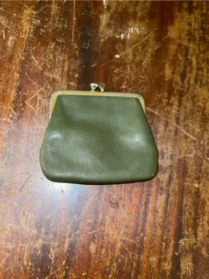 Olive Green Leather Vintage Kiss-Lock Coin Purse thumbnail 2
