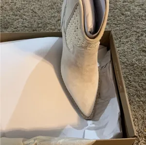 Women’s cream ankle boots thumbnail 5